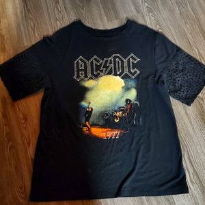 Acdc shirt with lace sleeves